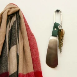 Kikkerland CLIPPABLE SHOEHORN - Schuhanzieher